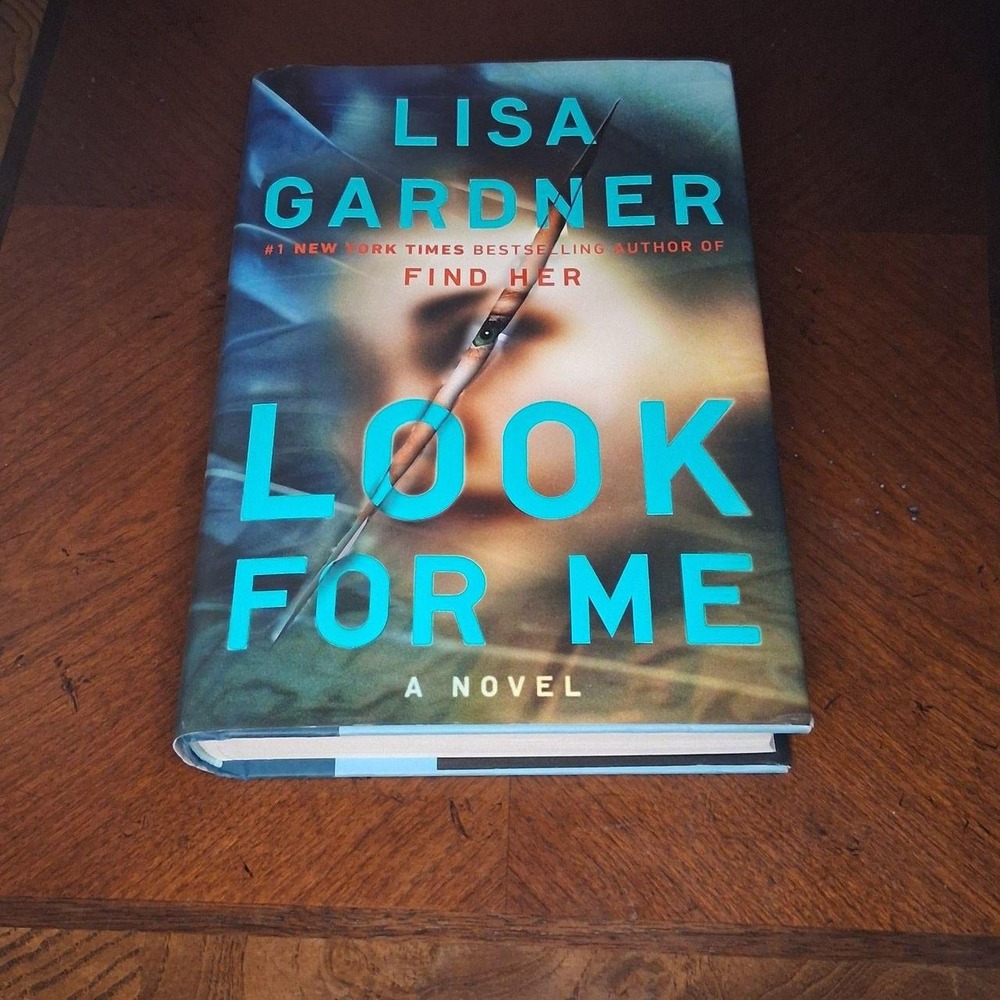 Dutton Look for Me Lisa Gardner Hardcover Book Blue Excellent Thriller Novel